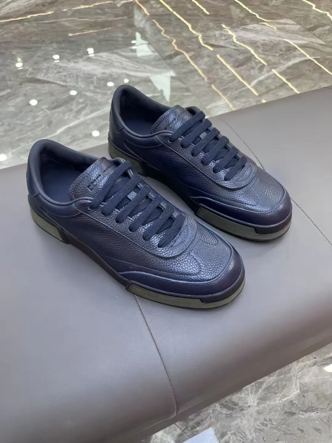 Men's shoes 💰460 [New style] 🐝🐝⚠️[DG] ⚠️High grade, top craftsmanship ⚠️Men's casual style, regular size 39 to 44 (45 can be customized ⚠️D &G Fashionable and casual style, unique design style! Fully original single-layer calfskin hollow design, inner calfskin latex back foot! Exclusive for summer! Original TPU outsole! Look at the details of the quality, and it can stand up to all kinds of tests!